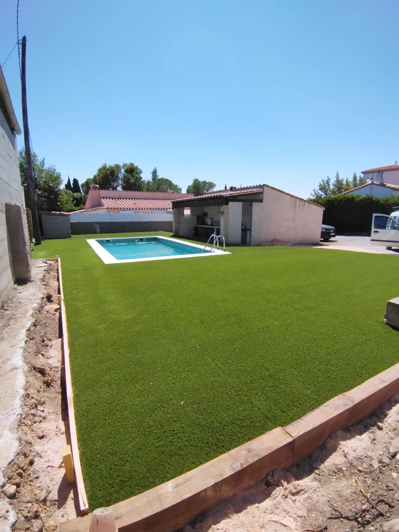 travaux-d-un-jardin-avec-piscine